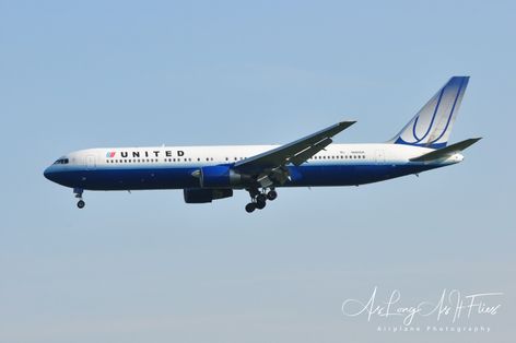 United Airlines - B767-322 - N660UA